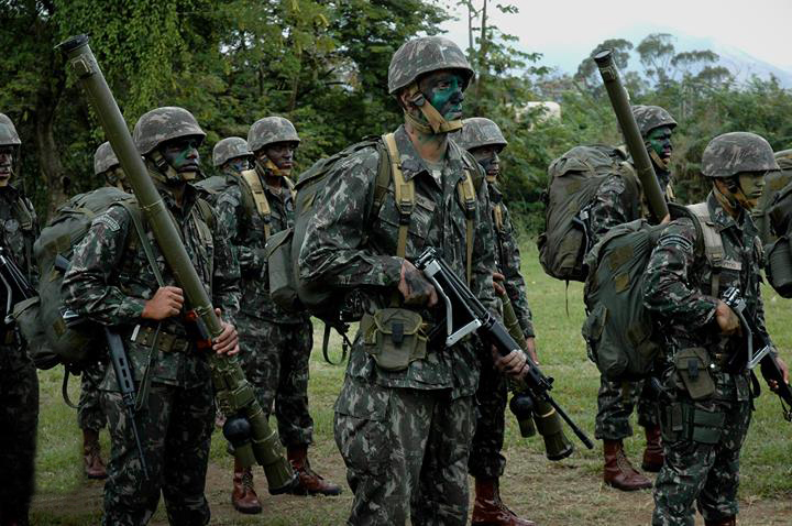 Dia Do Exército Brasileiro Saiba Como Seguir Carreira Militar Mundo😦 Sinta A Adrenalina Das