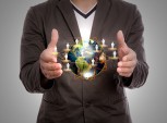 A responsabilidade social e ambiental deve levar em conta o crescimento econômico ajustado à proteção do meio ambiente, garantindo a sustentabilidade.