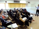 Profissionais em sala de aula