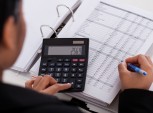 O profissional desta área é responsável, entre outras coisas, pela abertura de empresas, contratos sociais, folhas de pagamento e contabilidade.