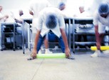 A ginástica laboral ajuda a manter a saúde e qualidade de vida do trabalhador.