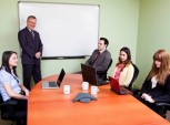 chefe desmotivando a equipe.